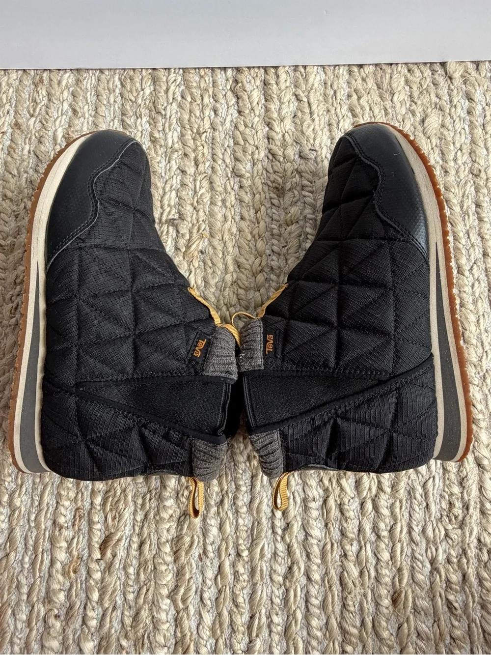 Teva Re Ember Mid Black Quilted Hiking Camping Rain Snow Ankle Boots Booties 8